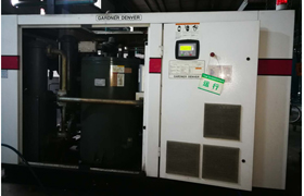 由于油品問題導致油氣分離器壓差高,空壓機潤滑油結膠,油濾堵塞,機器高溫報警